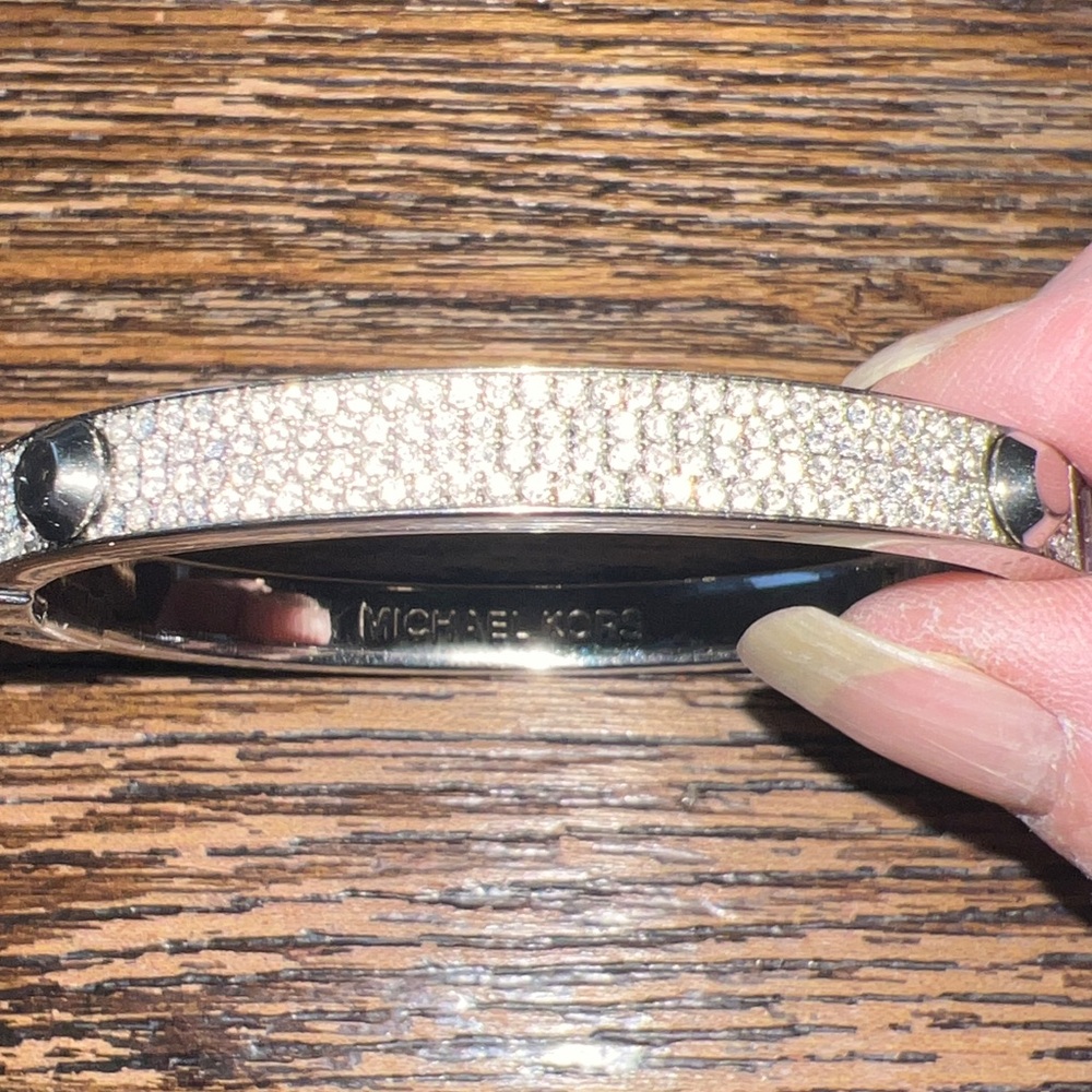 Michael Kors Heritage Astor hinged Silver bracelet studded